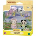 Comprar Figuras articuladas - sylvanian families - dúo de bebés con trajes de lluvia - panda y marshmallow mouse